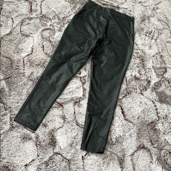 Guess - Picture 6 of 8